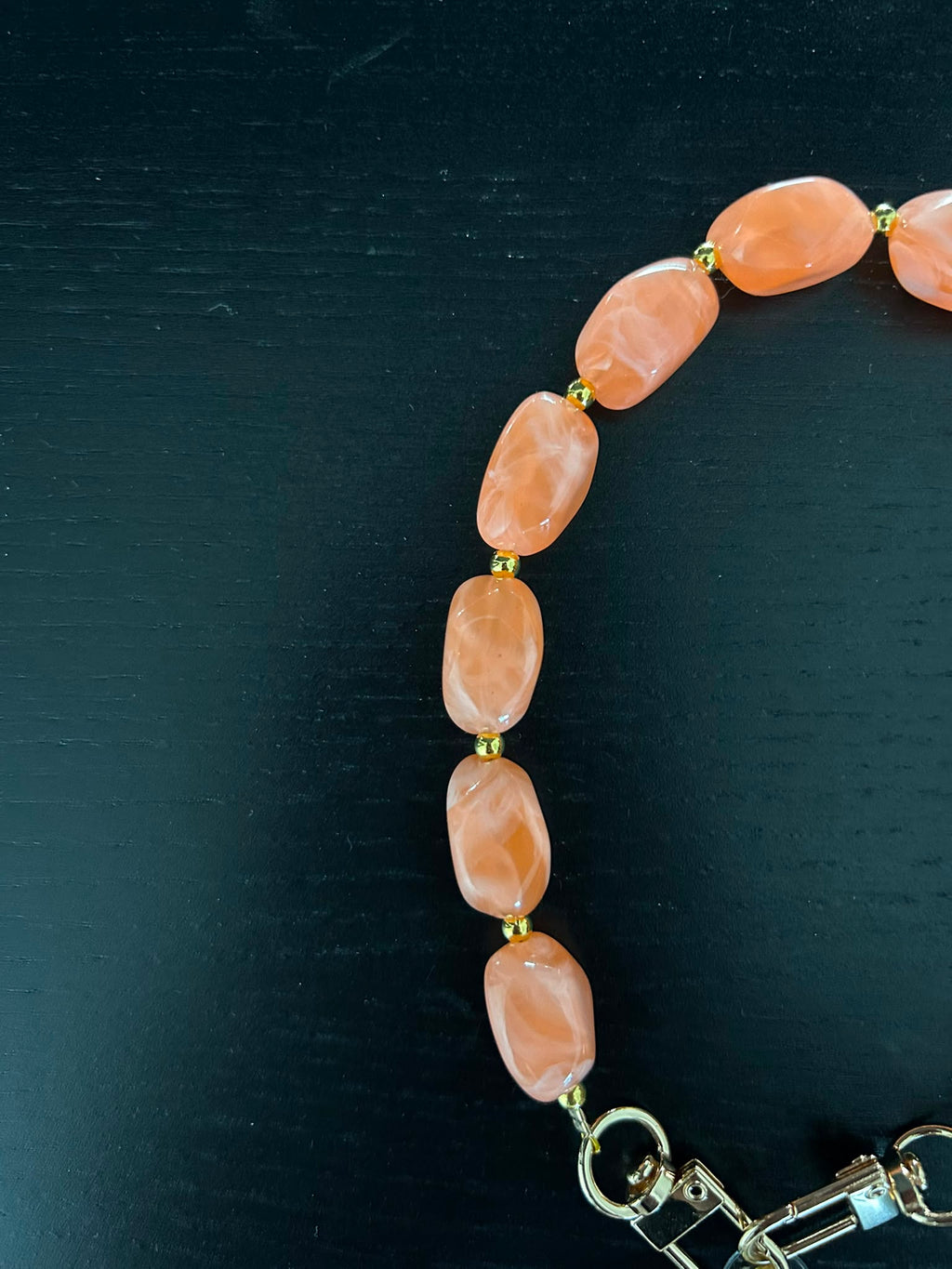 Beaded Phone Charm - Perzik & Goud